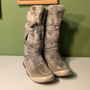 Cushe Navajo sand colored winter boots, size 9